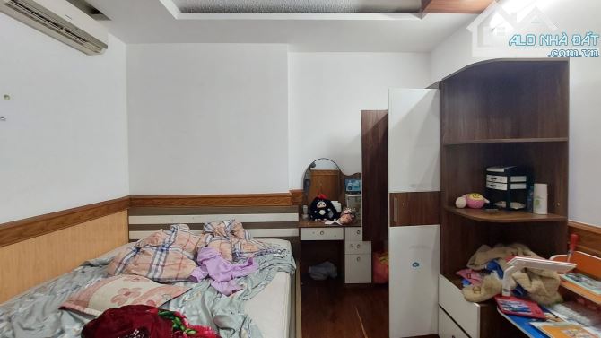 Bán Nhà Hùng Duệ Vương,  Thượng Lý, Hồng Bàng . Giá 6,8 tỷ - 3 tầng - 65m - 10