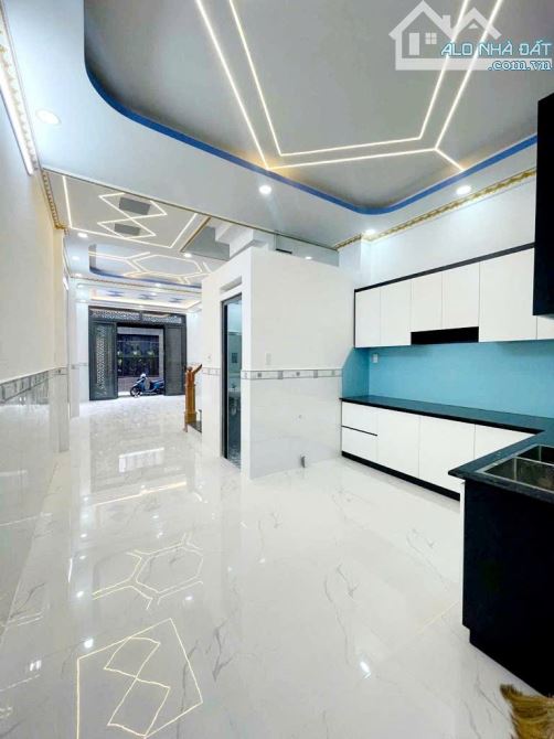LÊ VĂN QUỚI nhà 2 tầng 4 x 15 hẻm xe hơi Giáp Tân Phú  5.7 tỷ - 11
