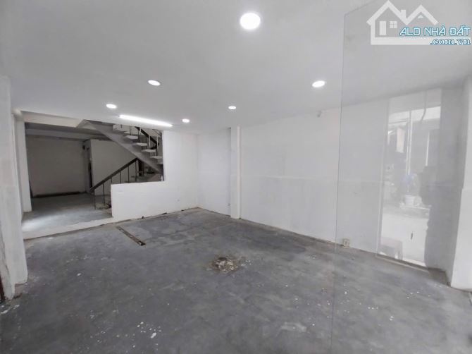 Bán nhà mặt tiền lô góc Lũy Bán Bích, Tân Phú, 4 tầng, 5,3mx 16m. Giá chỉ: 16,x tỷ - 11