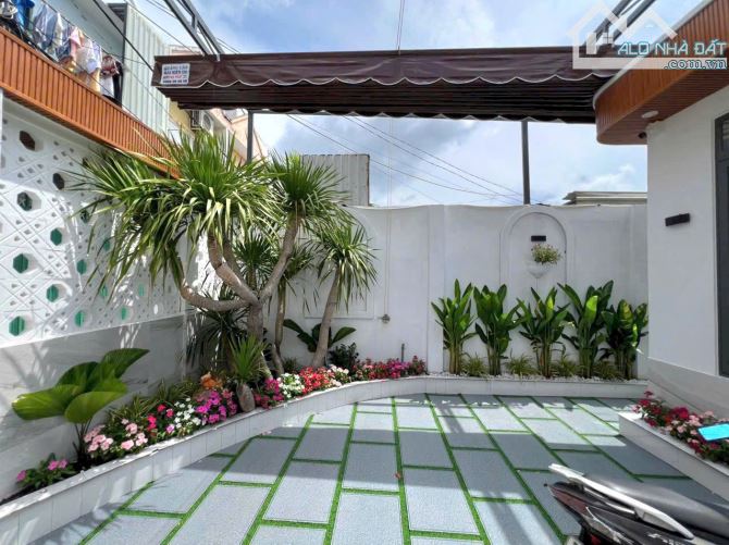🏖️ NHÀ PHỐ 💥 RESORT MINI GIỮA LÒNG PHỐ THỊ 🏖️ DTSD 170m2, GIÁ 6.8 TỶ ✅️  📍 Vị trí: Hẻm - 11