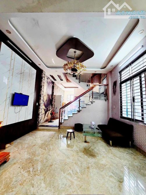 Kiệt ô tô -Nhà 3 tầng sau lưng đường Trường Chinh- giá 3 tỷ - 1