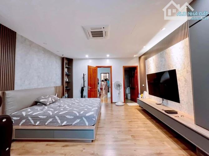 Siêu hot, nhà mới kính cong, 4 tầng, 3 ngủ, mặt tiền rộng, full nội thất,chỉ 7,8 tỷ - 1