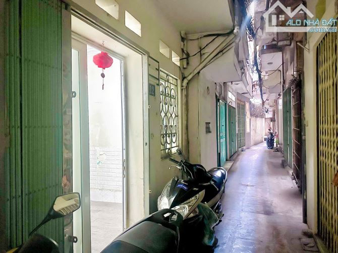 cho thuê nhà ngõ 326 đường Nguyễn Trãi, 30m2 x 5 tầng + tum -4 ngủ . mỗi tầng 1 pn 1vs - 1