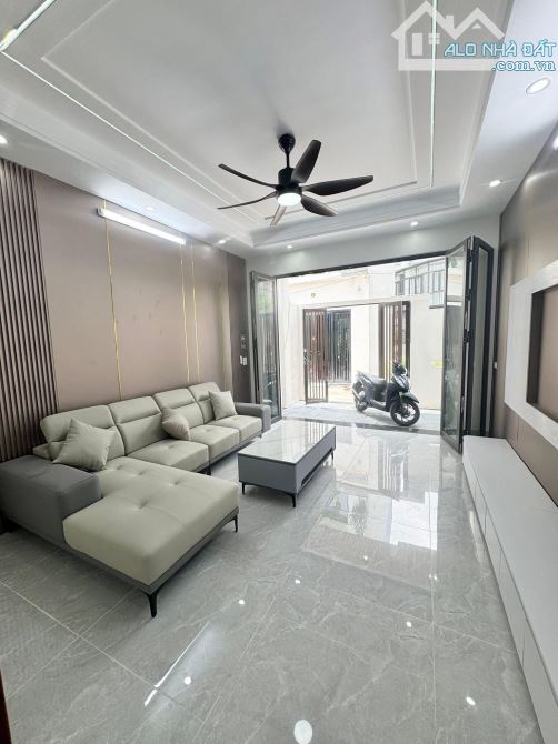 BÁN NHÀ NGÕ LỘC VƯỢNG - P LỘC VƯỢNG - NAM ĐỊNH