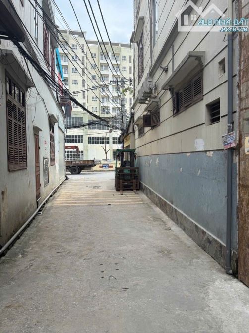 Với hơn 4 tỷ có ngay căn nhà cấp 4, DT 50m, mặt tiền 4m, ngõ ô tô bé vào ra - 1