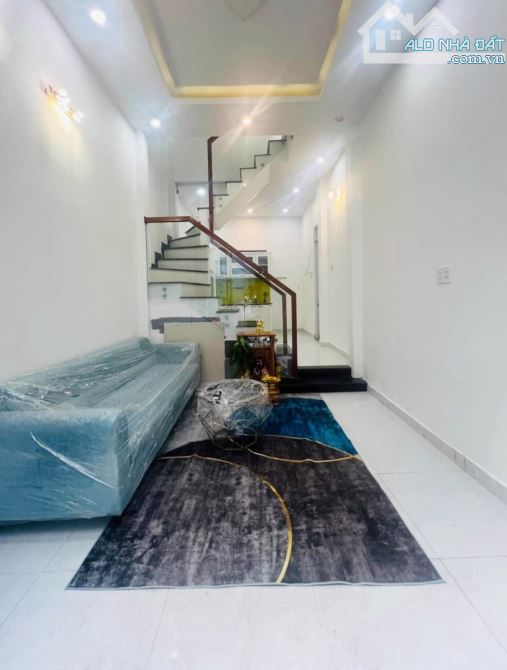Nhà gần trường, con đi bộ 5p bố mẹ an tâm tuyệt đối - 8.8 tỷ, 3PN, 33m2 x 5T HXH - Q10 - 1