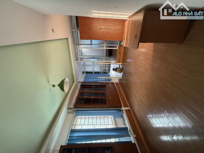Bán nhà tập thể Đường Láng hàng xóm Cầu Giấy nhà đẹp lô góc thoáng sáng 130m 4 phòng ngủ g - 1