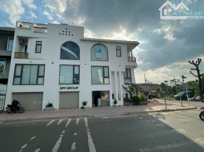 Chủ gửi BÁN CĂN GÓC MẶT TIỀN 181 THÂN VĂN NHIẾP QUẬN 2, sổ hồng 3 tầng st, + HĐ thuê 60tr - 1
