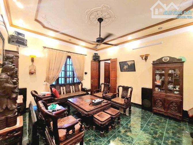 Nhà phân lô phố Nguyên Hồng 68m2, 5 tầng mặt tiền 5.5m ô tô tránh hiếm Đống Đa - 1