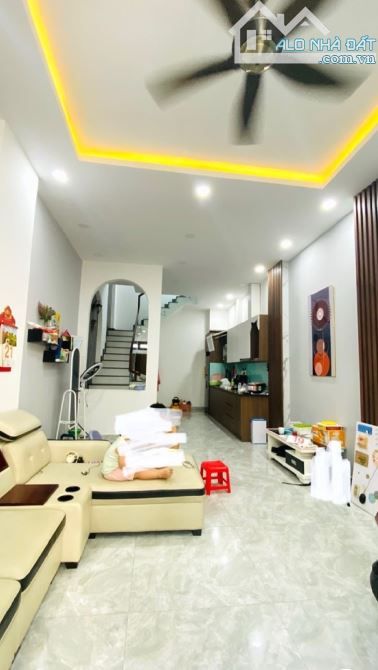NHÀ 2 MẶT TIỀN – 4x11m – 3 TẦNG – NGUYỄN VĂN QUÁ – ĐƯỜNG XE HƠI - 1