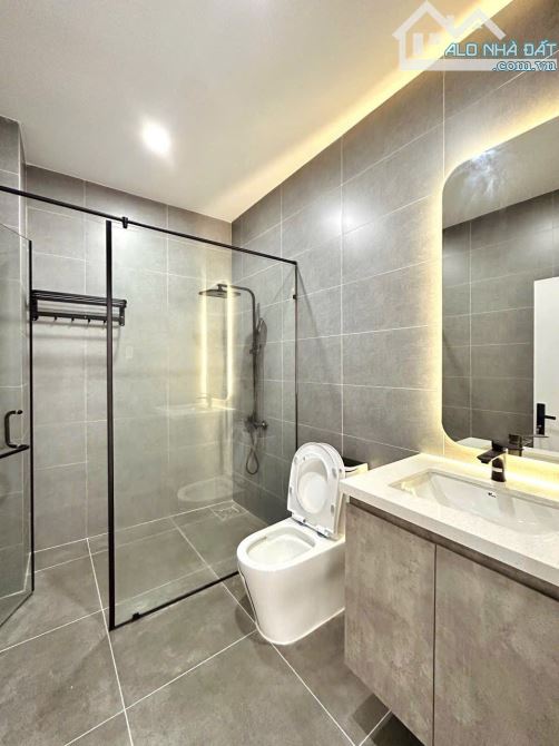 Nội Thất Mặt tiền Nguyễn Lâm,Trệt 2 lầu sân thượng,Phòng Khách 3PN,2WC - 1