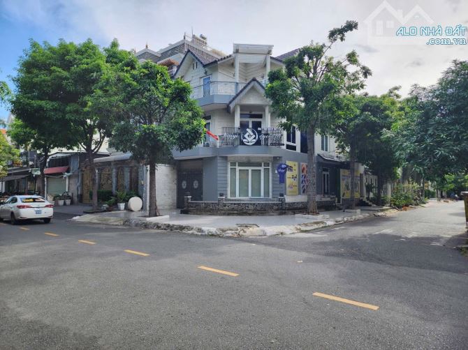 Bán Biệt Thự 2 Mặt Tiền khu Tên Lửa Bình Tân, Có Hầm - 1