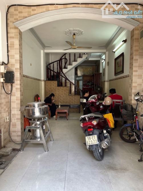 BÁN NHÀ TÂN BÌNH GIÁP QUẬN 10 ĐƯỜNG ĐẤT THÁNH 3 TẦNG 40M2 CHỈ 5.85 TỶ - 1
