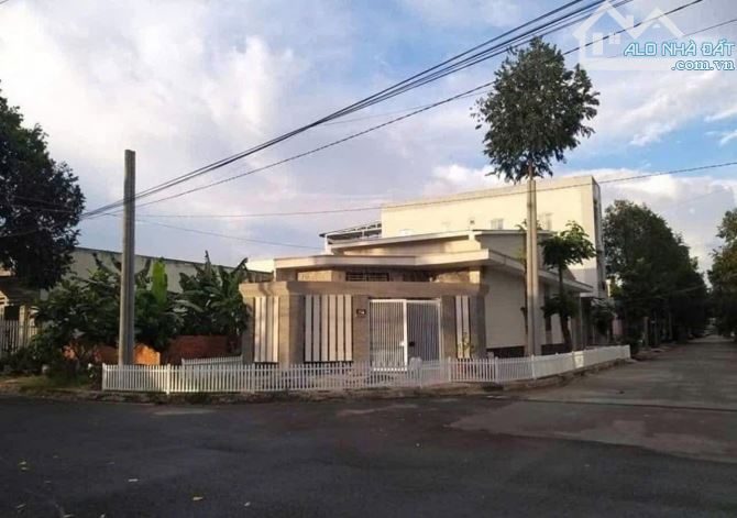 Bán căn nhà GÓC 2 mặt tiền khu Diệu Hiền, P. Hưng Phú, TP Cần Thơ - 1