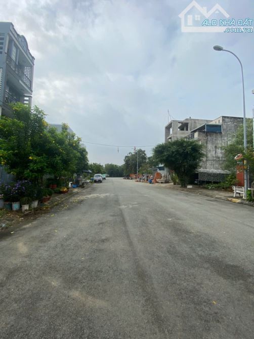 Bán đất KDC Lan Phương ngay khu chung cư sài gòn Avaneu vòng xoay gò dưa DT 94,5 m2 - 1