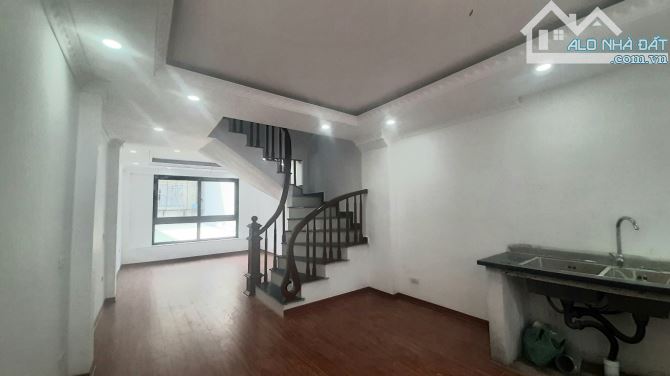 Bán nhà Khu Tập thể Viện KHNN diện tích 40m2, 5 tầng, Ô TÔ - 1
