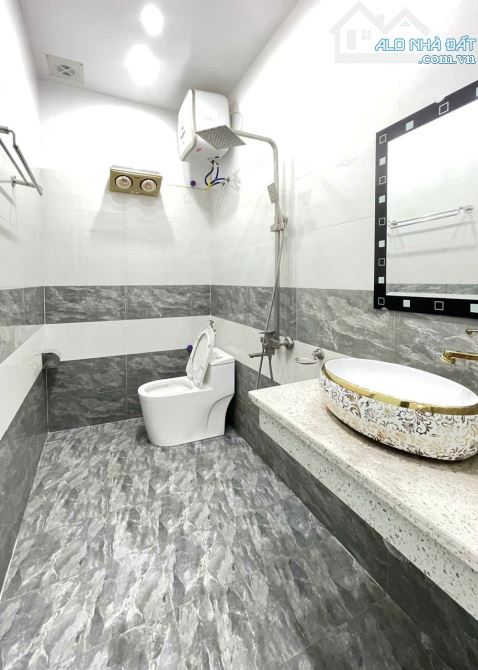 Bán nhà sân cổng riêng độc lập diện tích rộng tại Trung Hành Ngô Gia Tự - 1