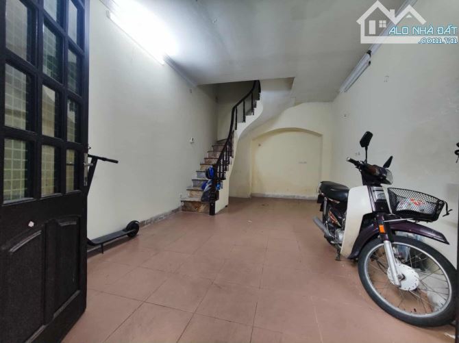 Cho thuê nhà ngõ 18 Vũ Thạnh, Diện tích 30m x 3 tầng, mặt tiền 4m, giá 10 triệu. - 1