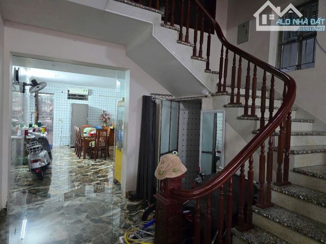 Bán nhà 3 tầng trục chính đường Tạ Quang Bửu, Kinh Bắc - 1