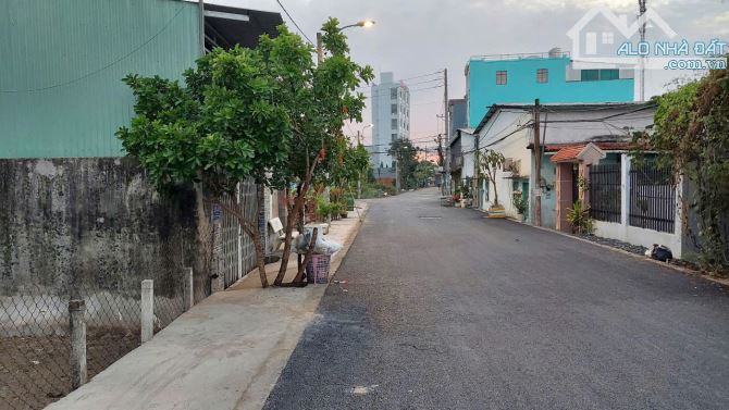 132,6 M2 mặt tiền đường nhựa 10m, cách Lê Văn Lương chỉ 100m - giá 36tr/m2 - 1