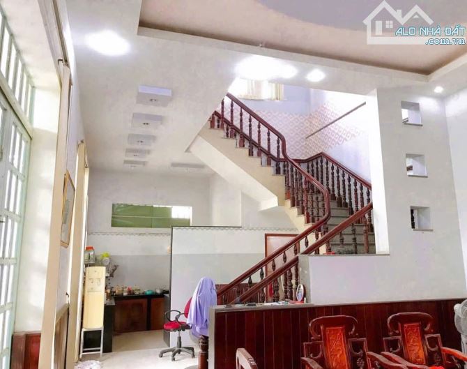 Cho thuê nhà gần vincom Biên Hòa sân đậu ô tô giá thuê 11tr - 1