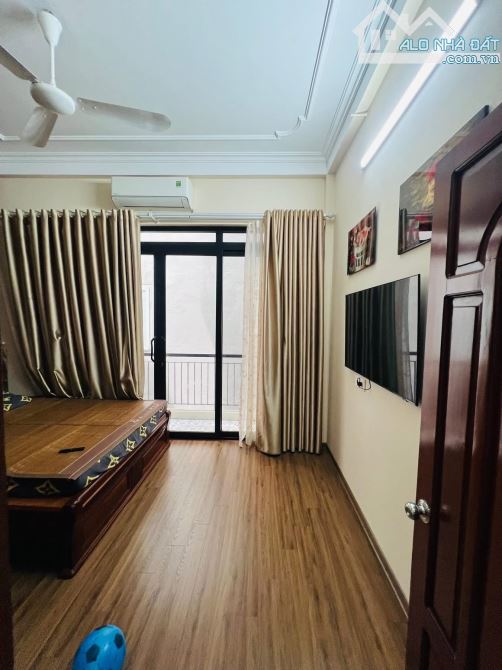 BÁN NHÀ HÀO NAM - ĐỐNG ĐA - 5 TẦNG XÂY CHẮC CHẮN - GẦN Ô TÔ - CÓ BAN CÔNG - 2 THOÁNG - NHÀ - 1