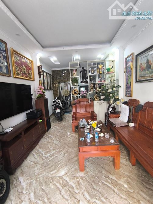 Chỉ 10,5 tỷ có ngay căn nhà 7 tầng thang máy Ngọc Thuỵ - Ngõ ô tô 7 chỗ thông - 1