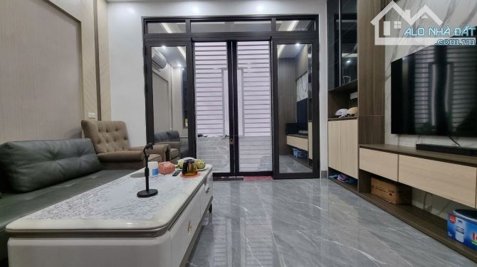 - Bán nhà Thuỵ Khuê, 10m ô tô, sát phố, nội thất xịn sò, 35m2, 8.1 tỷ. - 1