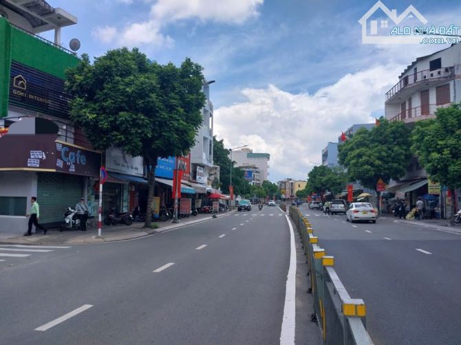 Bán nhà mặt tiền lô góc Lũy Bán Bích, Tân Phú, 4 tầng, 5,3mx 16m. Giá chỉ: 16,x tỷ - 1