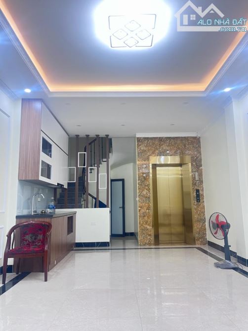 Cầu Giấy lô góc kinh doanh 6 tầng thang máy 40m Mt 4 m giá 14.2 tỷ - 1