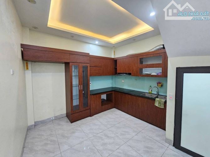 Bán Nhà Dân Xây Thạch Bàn, 40m 4 tầng, ô tô đỗ cổng, Chỉ 5,5 tỷ - 1