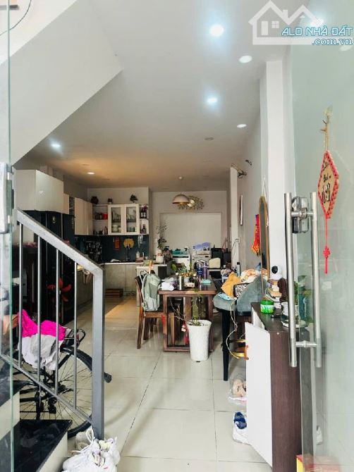 CĂN HỘ DỊCH VỤ - 5 TẦNG -CÁCH 2 CĂN RA ĐƯỜNG XE HƠI -VÒNG XOAY CẦU TÂN THUẬN 1-CHỈ 8.9 TỶ - 1