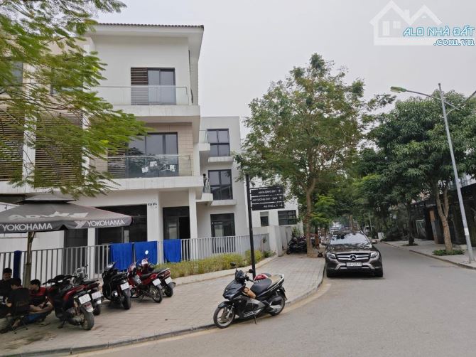 Cho thuê biệt thự Vạn Phúc, 200m2, 4 tầng, thang máy làm văn phòng, nhà ở - 1