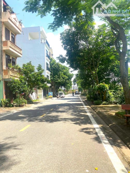 SIÊU HIẾM THẠCH BÀN LB, DT95M2, MT5.2M, NGÕ ÔTÔ ĐỖ CỬA, TỌA ĐỘ VÀNG, KINH DOANH,GIÁ 11.X T - 1