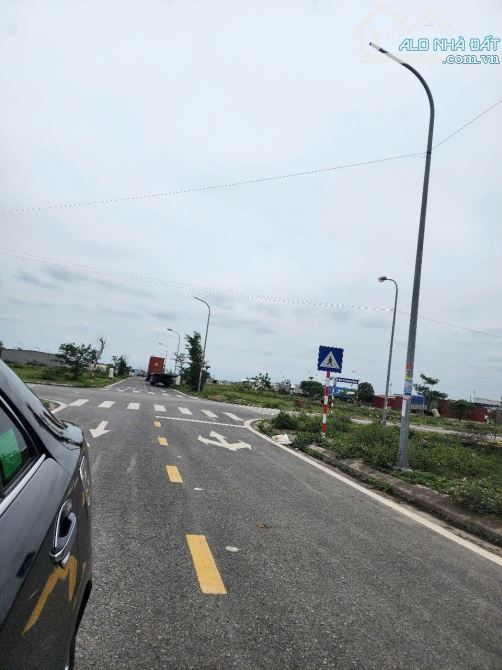 Chính Chủ cần bán lô đất Tây Hồ Tùng Bách Quế Võ, sổ cá nhân. Lâu dài. Dt 106,4m2, mt 6m. - 1