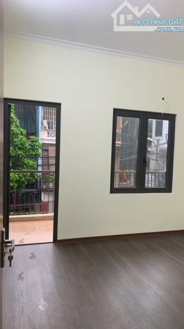 Cho thuê nhà nguyên căn ngõ 147 Tân Mai, 60m2x 3Tầng 4 ngủ 16 triệu - 1
