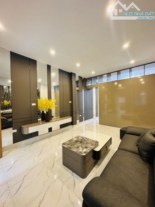 NHÀ MẶT PHỐ -CHÙA QUỲNH -QUẬN HAI BÀ TRƯNG -VỈA HÈ RỘNG-KINH DOANH SẦM UẤT -THANG MÁY -110 - 1