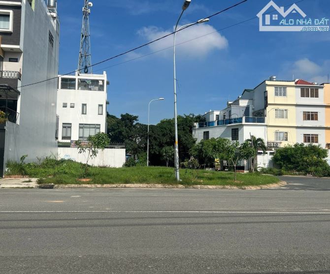 BÁN GẤP LÔ GÓC KHU BIỆT THỰ 195M2 NGAY SIÊU THỊ MEGA GIÁ 3TỶ350, GẦN DỰ ÁN CỦA SUN GROUP - 1