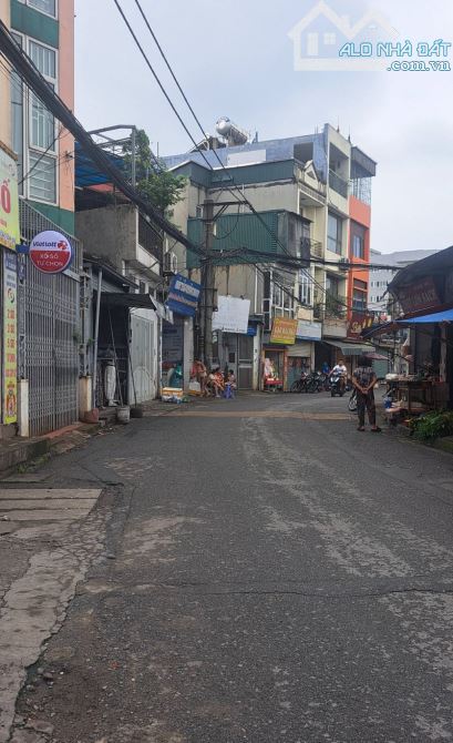 Bán nhà C4 ô cách,  42m x 4,5m MT,  lô góc, oto tránh thông nhỉnh 8 tỷ có tl. LH - 1