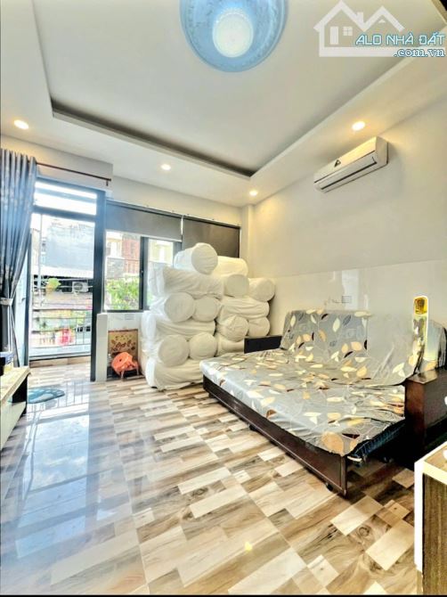 Bán nhà mặt tiền Nguyễn Bá Tòng, DT: 4 x 17.5m 70m2, 4 tầng - giá 10.3 tỷ TL - 1