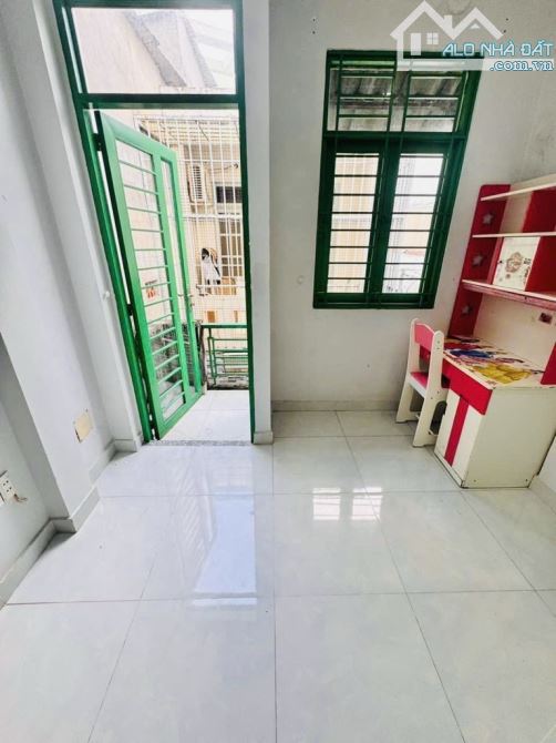 Nhỉnh 2 tỷ nhà sổ hồng riêng Quận Gò Vấp 27m2 đường Thống Nhất Phường 11 không quy hoạch - 1