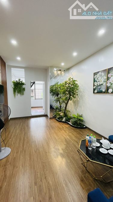 Tập thể như penthouse Hoàng Quốc Việt, Cầu Giấy 3 ngủ 2VS sổ đỏ riêng 86m2 4.59 tỷ - 1