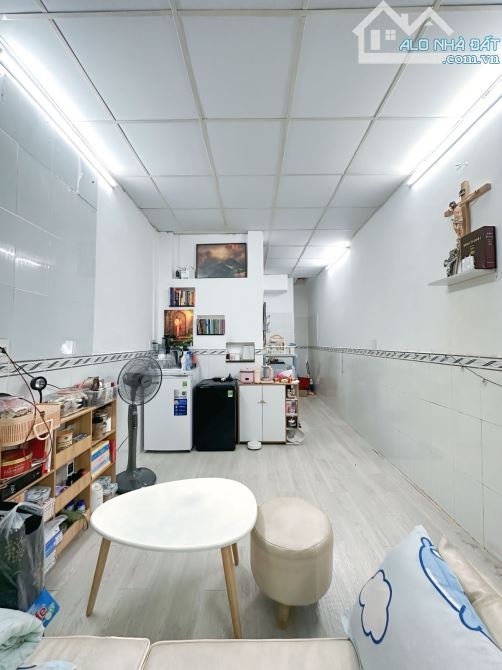 Bán nhà đẹp Cách Mạng Tháng 8 Quận 3, 30m2 2 tầng ở liền giá nhỉnh 4 tỷ - 1