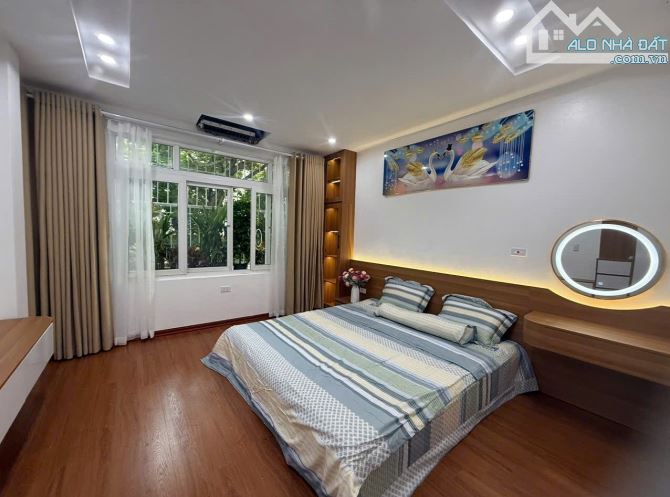 Bán  căn tập thể 3 ngủ trần quốc hoàn, nhà sửa đẹp ở ngay, trung tâm tiện ích,2 thoáng - 1