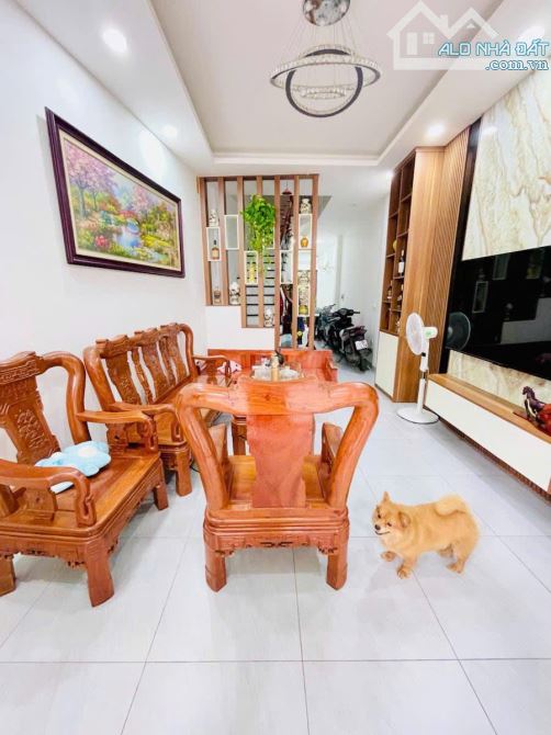 NHÀ MỚI Ở NGAY -DT 58M2 5 TẦNG -NỘI THẤT XỊN -CHỈ VÀI BƯỚC CHÂN RA MẶT PHỐ -GIÁ  10,5 TỶ - 1