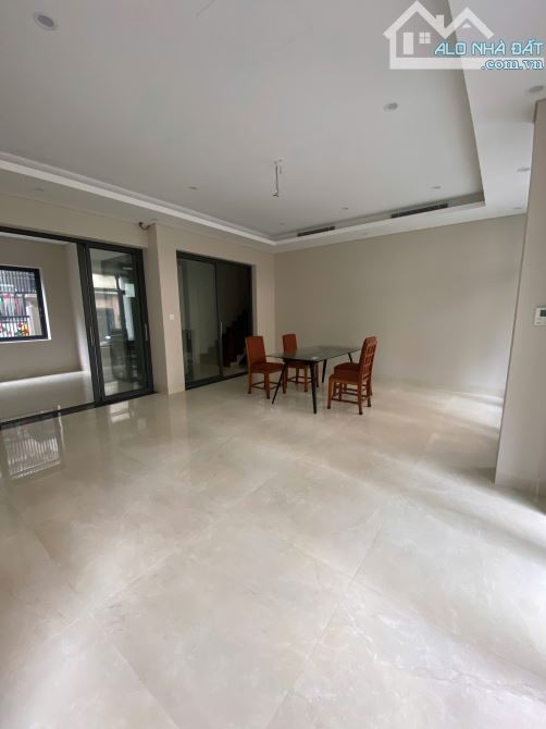 ❤️CHO THUÊ NHÀ Trần Quốc Hoàn , DT 200m, 3 Tầng, Căn góc, MT 10m, NHÀ ĐẸP, Ở LUÔN, 65tr/th - 1