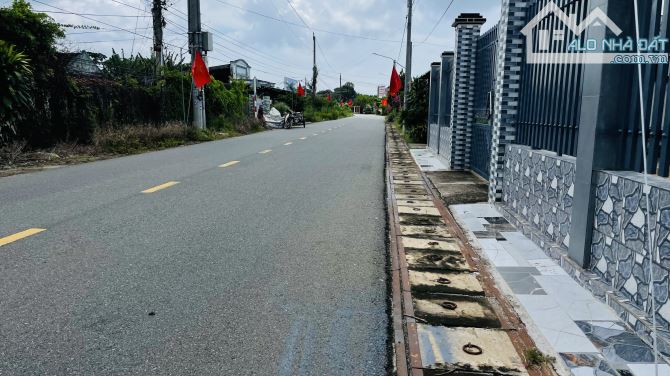 Chủ cần tiền bán Lô Đất cực đẹp, cho anh chị xây nhà vườn nghỉ dưỡng  dt :1600m có 100tc - 1