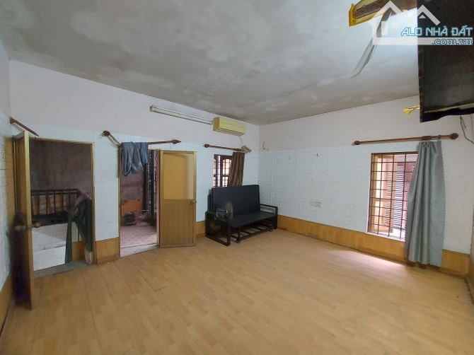 NGÕ THỐNG NHẤT , 30M² , BÁN ĐẤT TẶNG NHÀ , NGÕ NÔNG , XÂY Ở HAY ĐẦU TƯ ĐỀU HỢP LÝ , 5,5 TỶ - 1