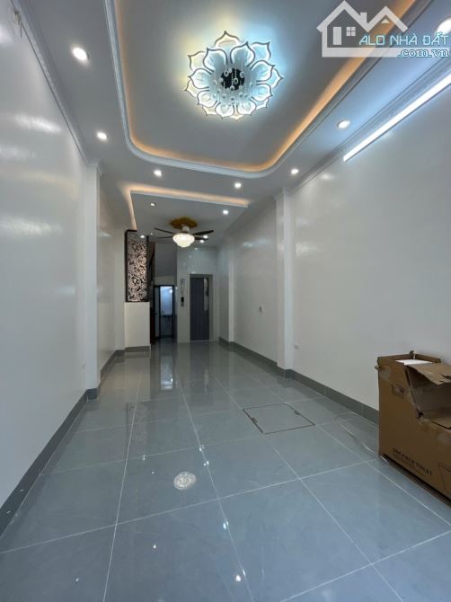 Bán nhà Đông Thiên. 5 tầng - Ô tô đỗ cửa - quay đầu. Vị trí kinh doanh - thang máy nhập. - 1