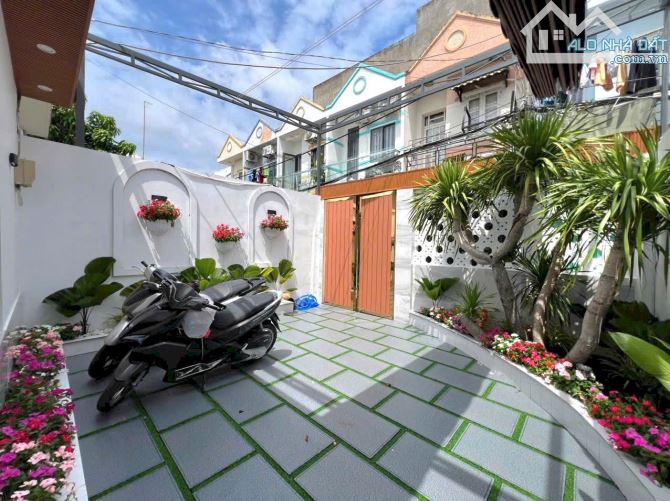 🏖️ NHÀ PHỐ 💥 RESORT MINI GIỮA LÒNG PHỐ THỊ 🏖️ DTSD 170m2, GIÁ 6.8 TỶ ✅️  📍 Vị trí: Hẻm - 12